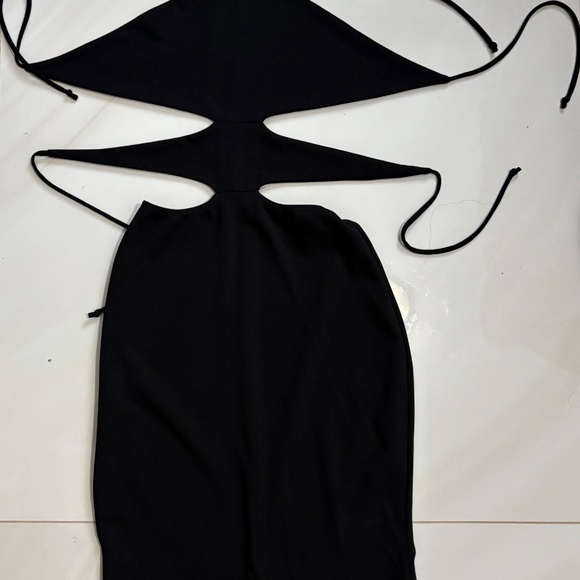 Cut out black maxi dress - Picture 2 of 3